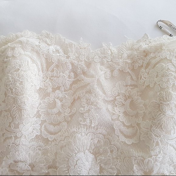 Bridal Gown - Enzoani Dakota Elegant Wedding Gown - Picture 13 of 16